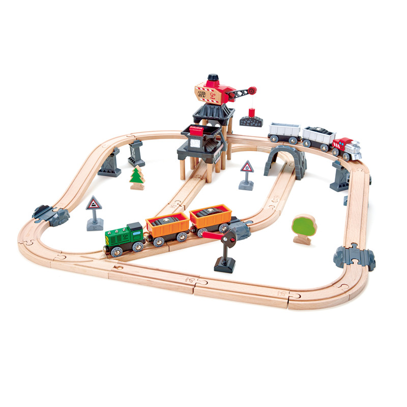 Hape Crane Dan Set Kereta Kargo | Set Mainan Kereta Kayu Dengan Derek Magnetik, Pemuat yang Dioperasikan dengan Tombol dan Sinyal Rel yang Dapat Disesuaikan