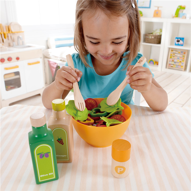 Hape Garden Salad Dapur Playset | Penghargaan Kayu Berpura-pura Bermain Makanan Set untuk Anak-anak, Bahan Salad dan Aksesori untuk Kebiasaan Makan Sehat